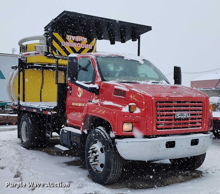 image for item DT0877 2005 Isuzu H6500 flatbed truck with crash attenuator