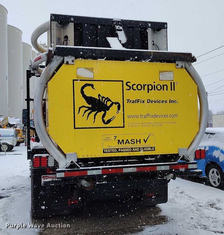 image for item DT0877 2005 Isuzu H6500 flatbed truck with crash attenuator