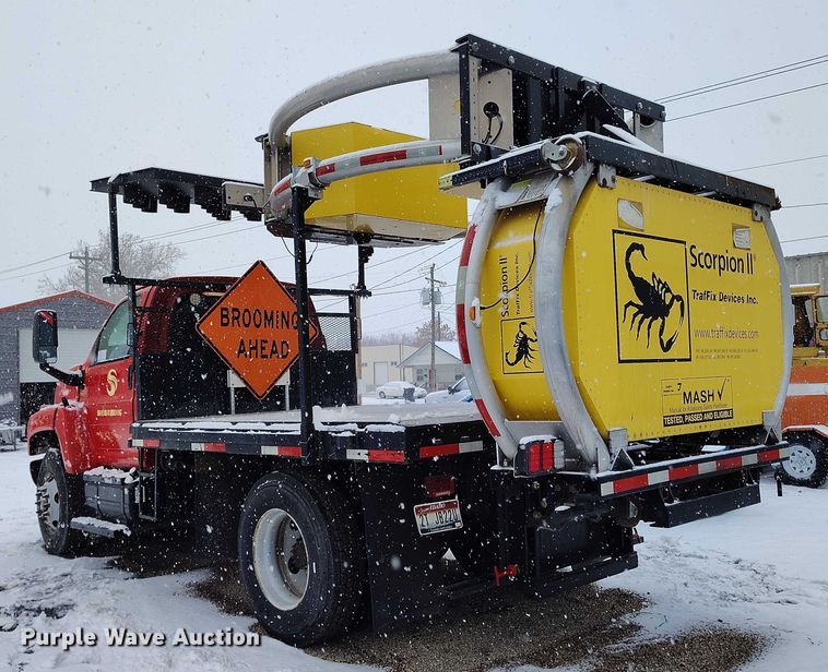 image for item DT0877 2005 Isuzu H6500 flatbed truck with crash attenuator