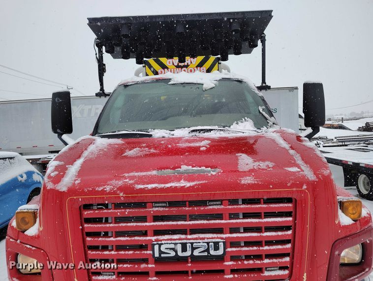 image for item DT0877 2005 Isuzu H6500 flatbed truck with crash attenuator