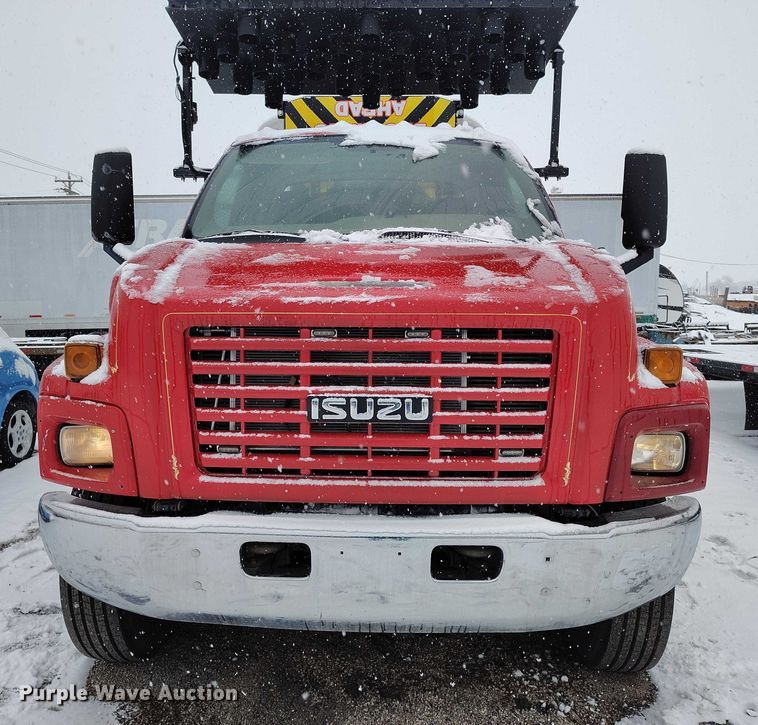 image for item DT0877 2005 Isuzu H6500 flatbed truck with crash attenuator