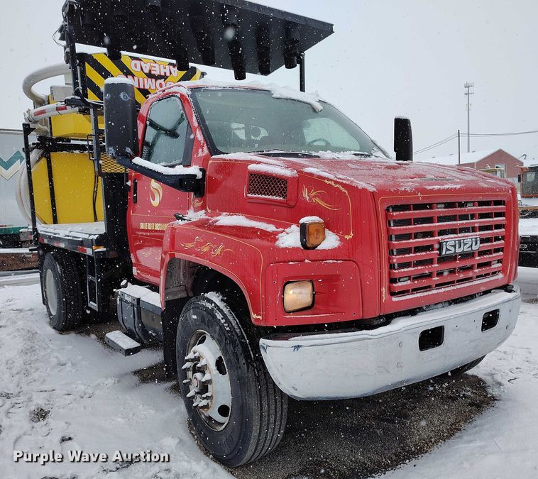 image for item DT0877 2005 Isuzu H6500 flatbed truck with crash attenuator