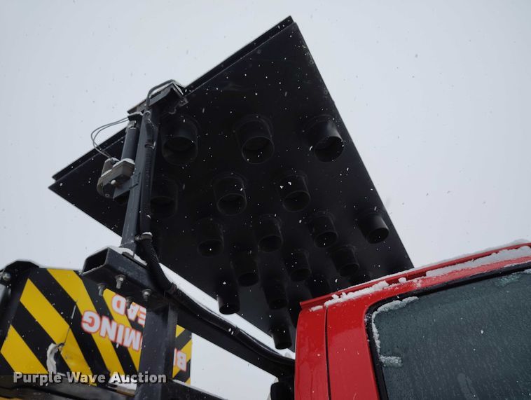 image for item DT0877 2005 Isuzu H6500 flatbed truck with crash attenuator