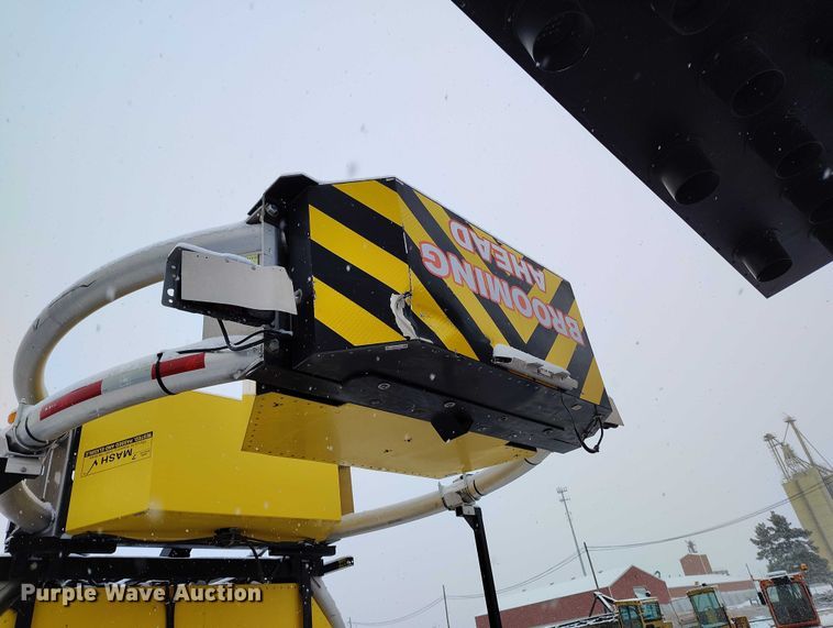 image for item DT0877 2005 Isuzu H6500 flatbed truck with crash attenuator