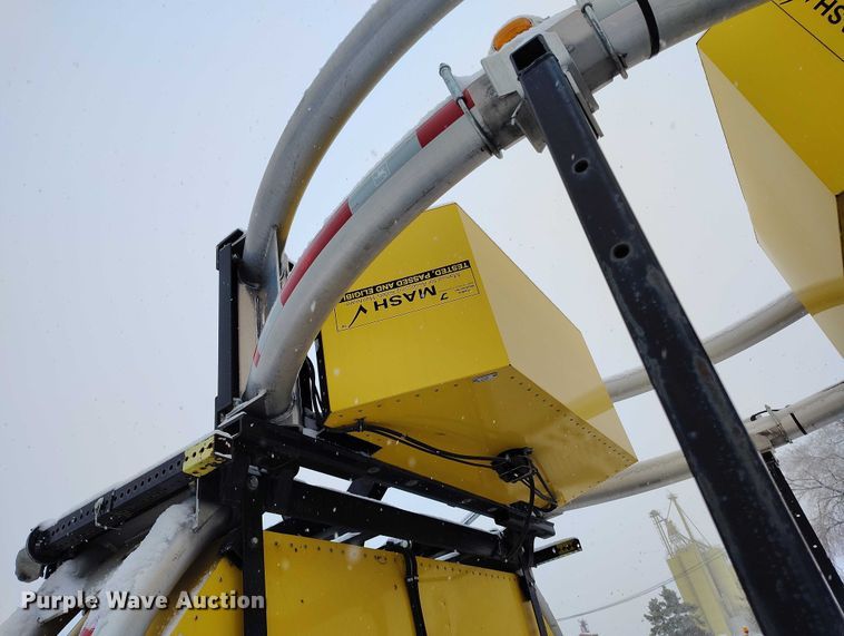 image for item DT0877 2005 Isuzu H6500 flatbed truck with crash attenuator