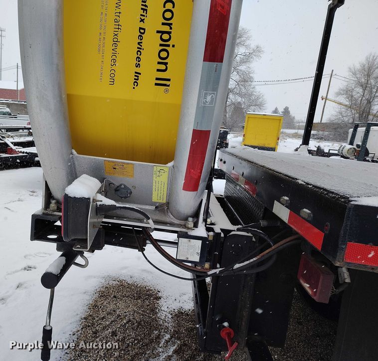 image for item DT0877 2005 Isuzu H6500 flatbed truck with crash attenuator