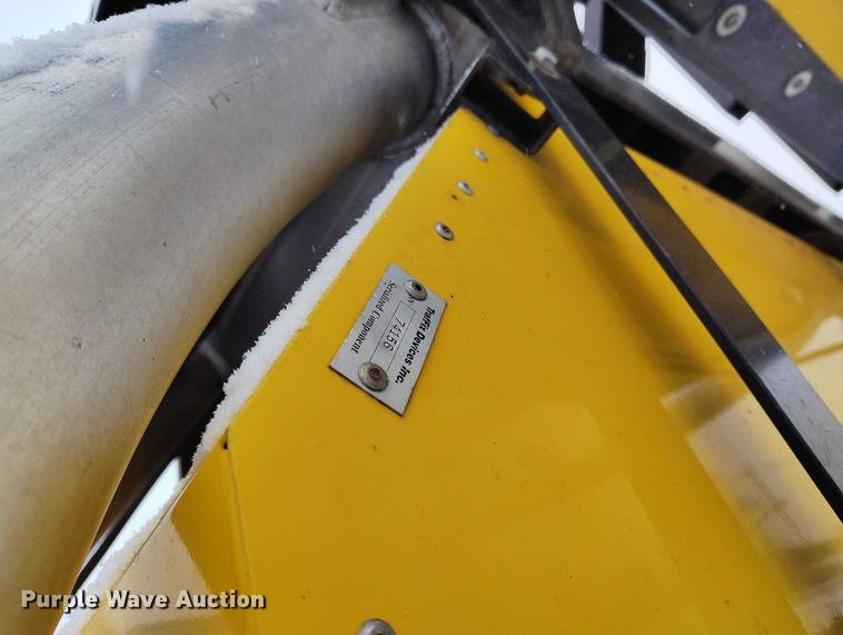 image for item DT0877 2005 Isuzu H6500 flatbed truck with crash attenuator