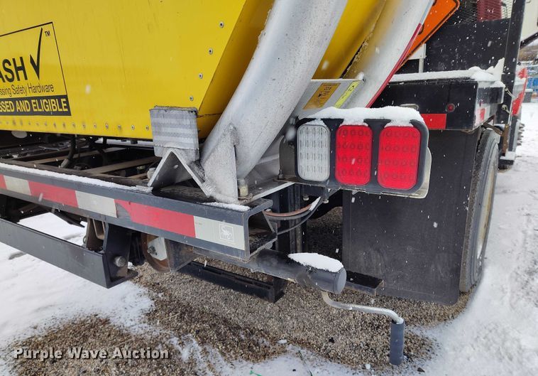 image for item DT0877 2005 Isuzu H6500 flatbed truck with crash attenuator