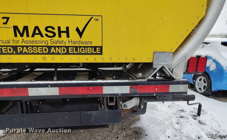 image for item DT0877 2005 Isuzu H6500 flatbed truck with crash attenuator