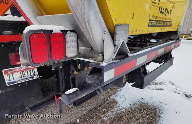 image for item DT0877 2005 Isuzu H6500 flatbed truck with crash attenuator