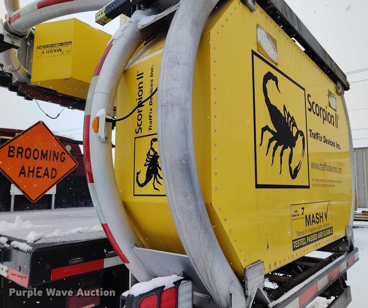 image for item DT0877 2005 Isuzu H6500 flatbed truck with crash attenuator