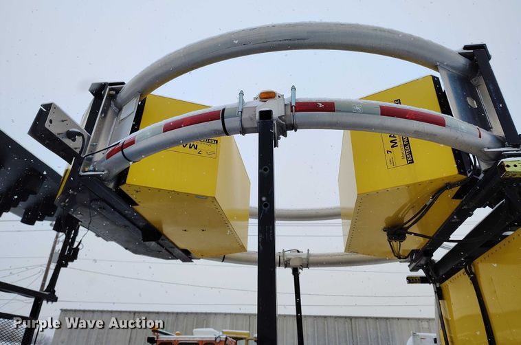 image for item DT0877 2005 Isuzu H6500 flatbed truck with crash attenuator