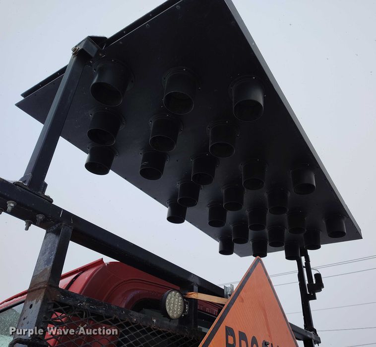 image for item DT0877 2005 Isuzu H6500 flatbed truck with crash attenuator