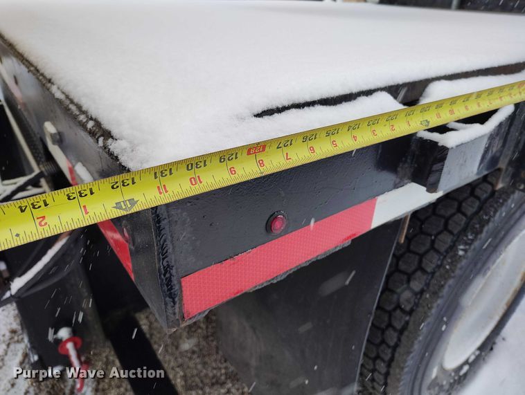 image for item DT0877 2005 Isuzu H6500 flatbed truck with crash attenuator