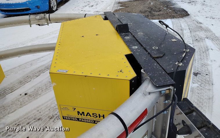 image for item DT0877 2005 Isuzu H6500 flatbed truck with crash attenuator