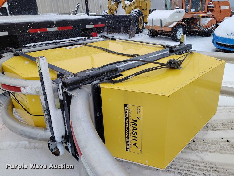 image for item DT0877 2005 Isuzu H6500 flatbed truck with crash attenuator