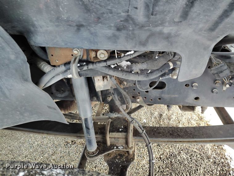 image for item DT0877 2005 Isuzu H6500 flatbed truck with crash attenuator