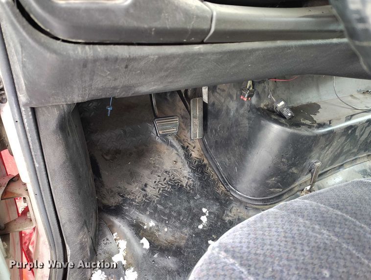 image for item DT0877 2005 Isuzu H6500 flatbed truck with crash attenuator