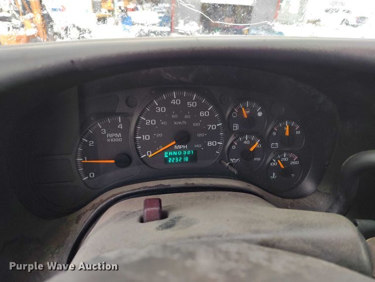 image for item DT0877 2005 Isuzu H6500 flatbed truck with crash attenuator