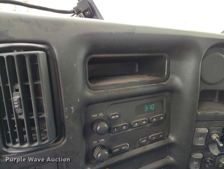 image for item DT0877 2005 Isuzu H6500 flatbed truck with crash attenuator