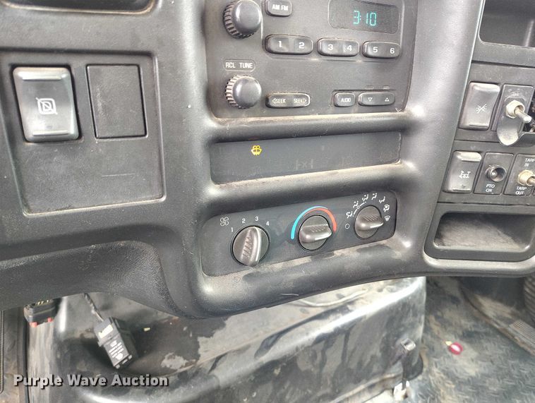 image for item DT0877 2005 Isuzu H6500 flatbed truck with crash attenuator