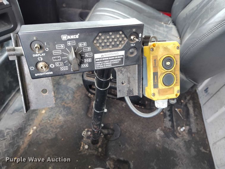 image for item DT0877 2005 Isuzu H6500 flatbed truck with crash attenuator