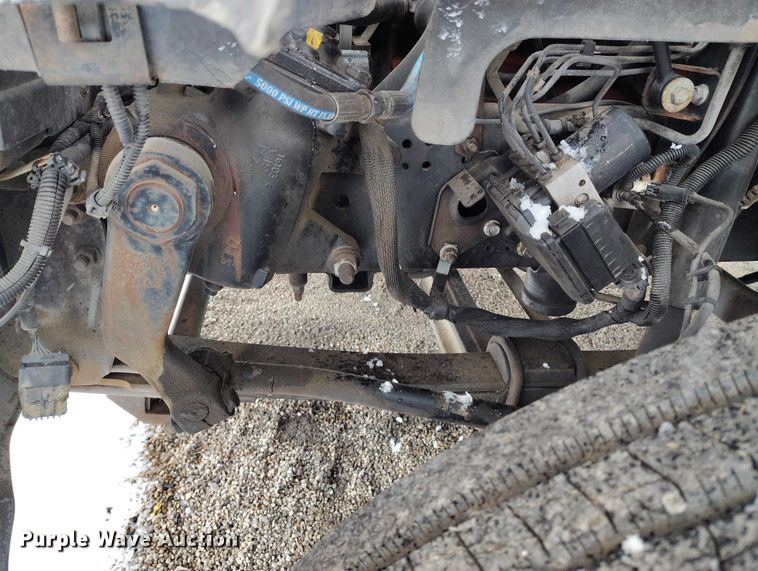 image for item DT0877 2005 Isuzu H6500 flatbed truck with crash attenuator