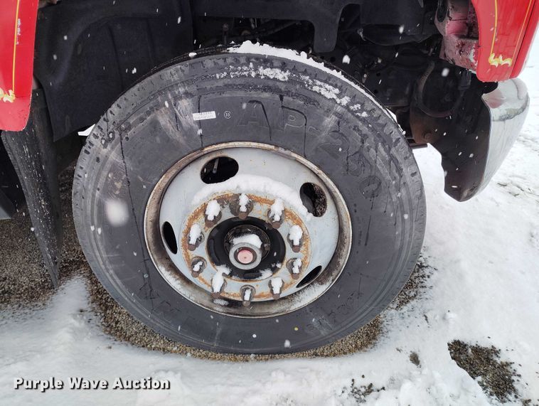 image for item DT0877 2005 Isuzu H6500 flatbed truck with crash attenuator