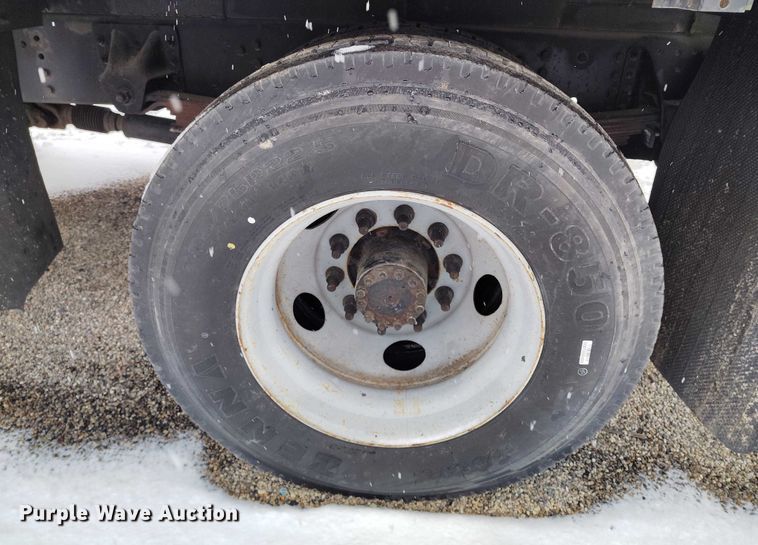 image for item DT0877 2005 Isuzu H6500 flatbed truck with crash attenuator