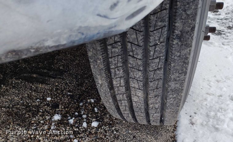 image for item DT0877 2005 Isuzu H6500 flatbed truck with crash attenuator