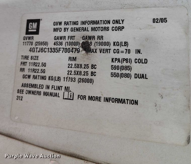 image for item DT0877 2005 Isuzu H6500 flatbed truck with crash attenuator