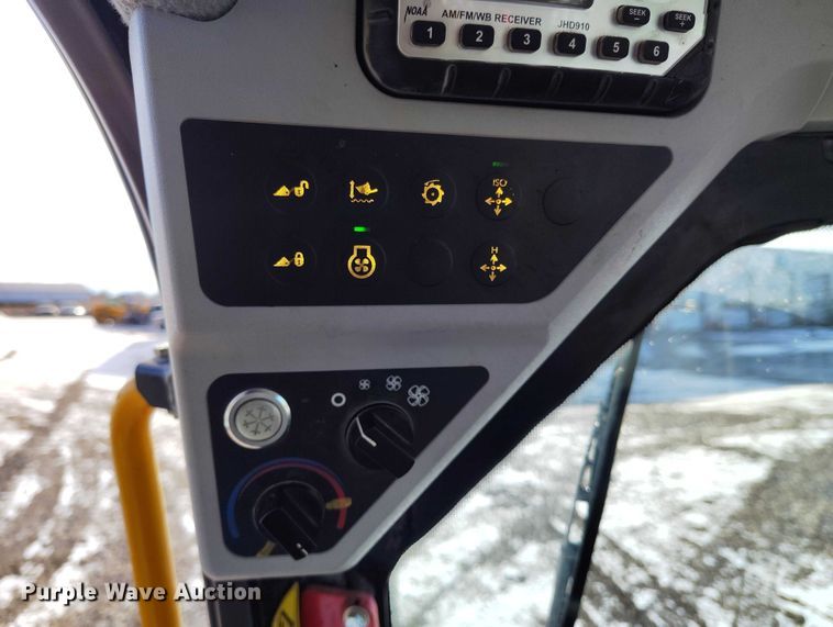 image for item DT0881 2021 JCB 3TS-8T tracked skid steer loader