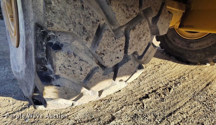 image for item DT0888 2014 Caterpillar 740B articulated haul truck