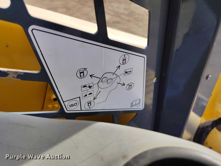 image for item DT0939 2014 Gehl RT210 tracked skid steer loader