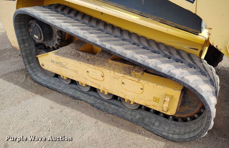 image for item DT0939 2014 Gehl RT210 tracked skid steer loader