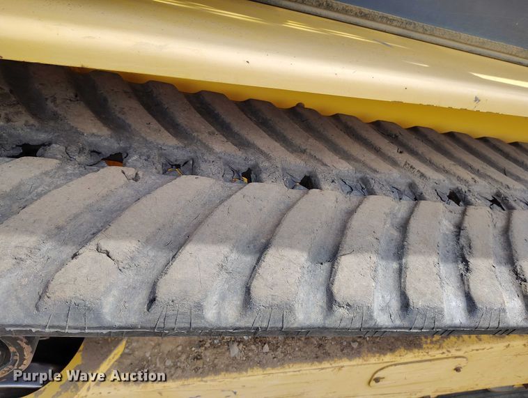 image for item DT0939 2014 Gehl RT210 tracked skid steer loader