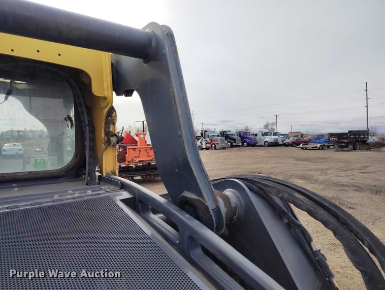 image for item DT0940 2016 John Deere 323E tracked skid steer loader