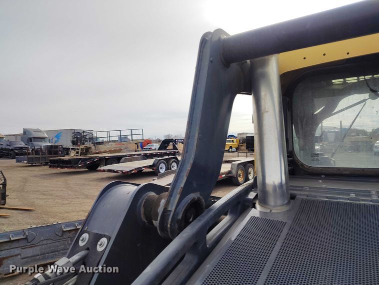 image for item DT0940 2016 John Deere 323E tracked skid steer loader