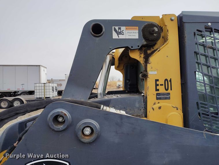 image for item DT0940 2016 John Deere 323E tracked skid steer loader