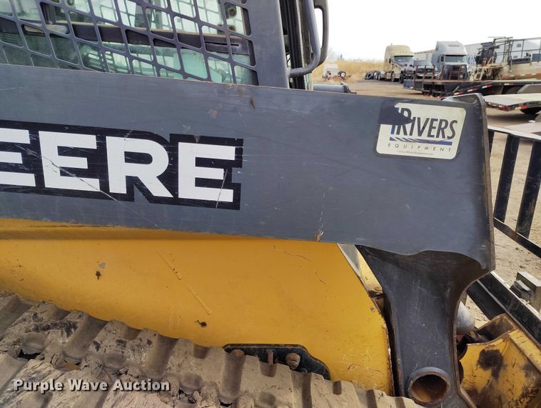 image for item DT0940 2016 John Deere 323E tracked skid steer loader