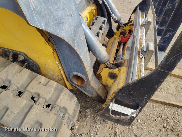 image for item DT0940 2016 John Deere 323E tracked skid steer loader