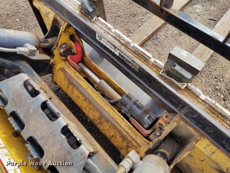 image for item DT0940 2016 John Deere 323E tracked skid steer loader