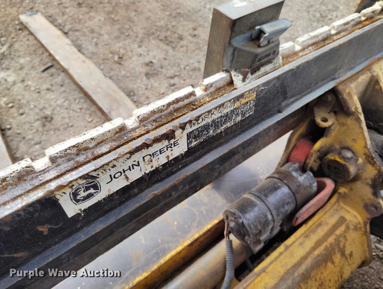 image for item DT0940 2016 John Deere 323E tracked skid steer loader