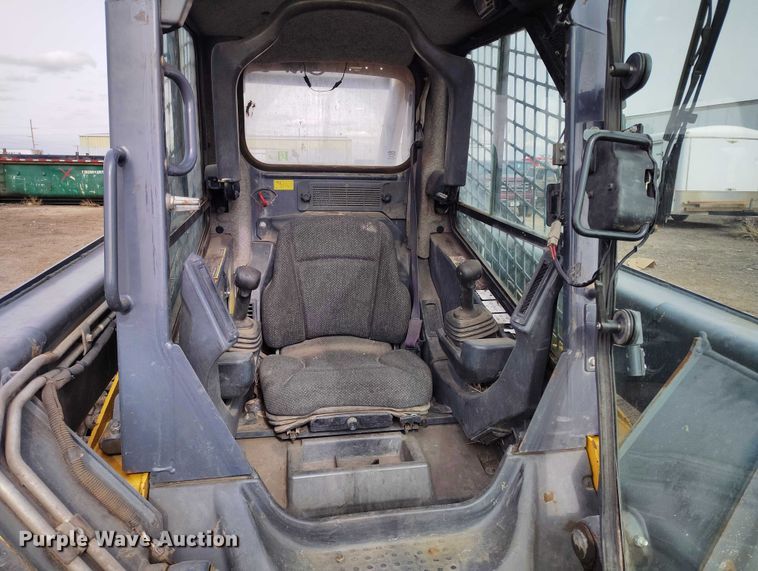 image for item DT0940 2016 John Deere 323E tracked skid steer loader