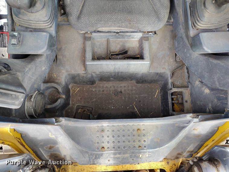 image for item DT0940 2016 John Deere 323E tracked skid steer loader