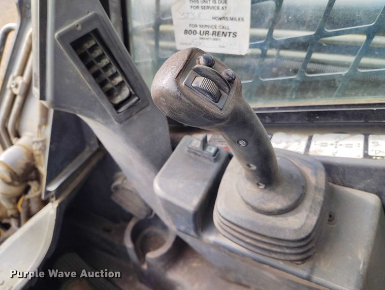 image for item DT0940 2016 John Deere 323E tracked skid steer loader