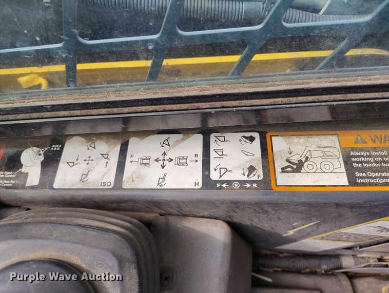 image for item DT0940 2016 John Deere 323E tracked skid steer loader