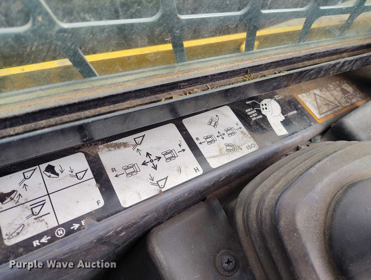 image for item DT0940 2016 John Deere 323E tracked skid steer loader