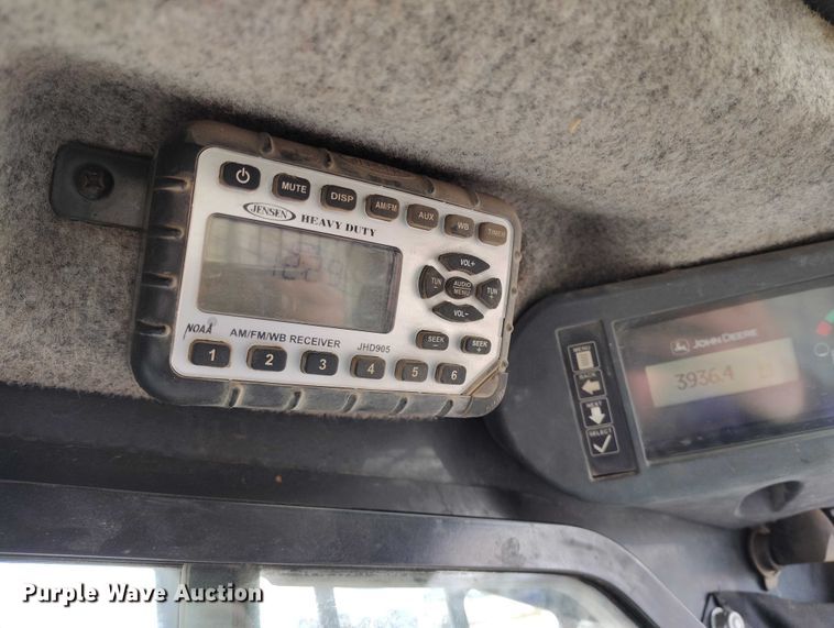 image for item DT0940 2016 John Deere 323E tracked skid steer loader