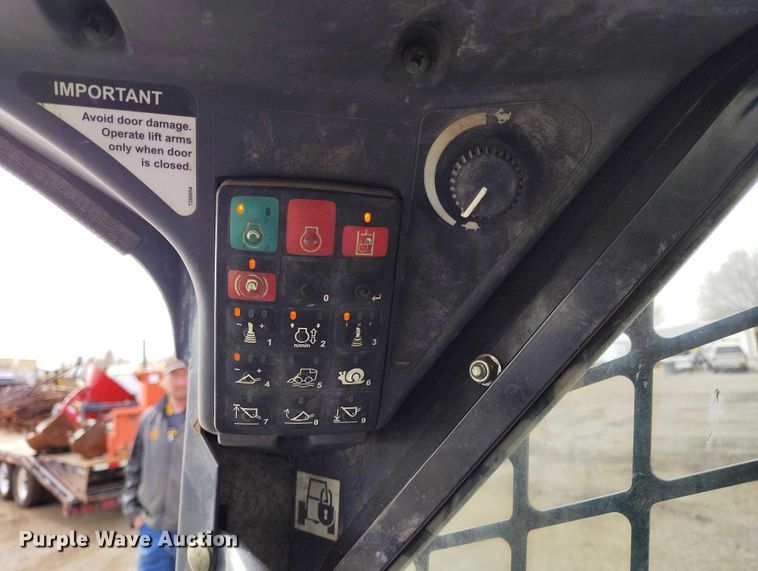 image for item DT0940 2016 John Deere 323E tracked skid steer loader